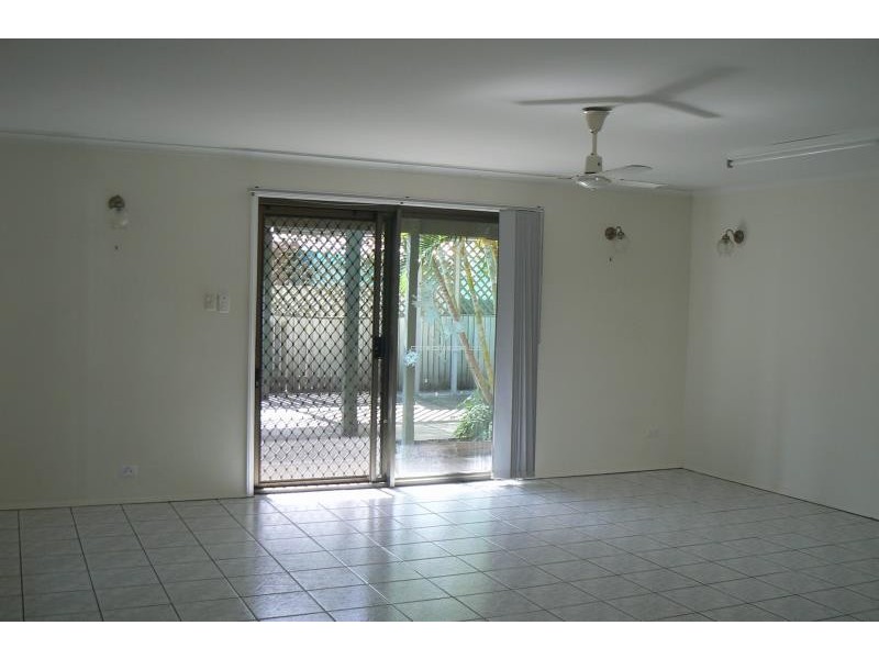 5 Sandalan Way, Urangan QLD 4655