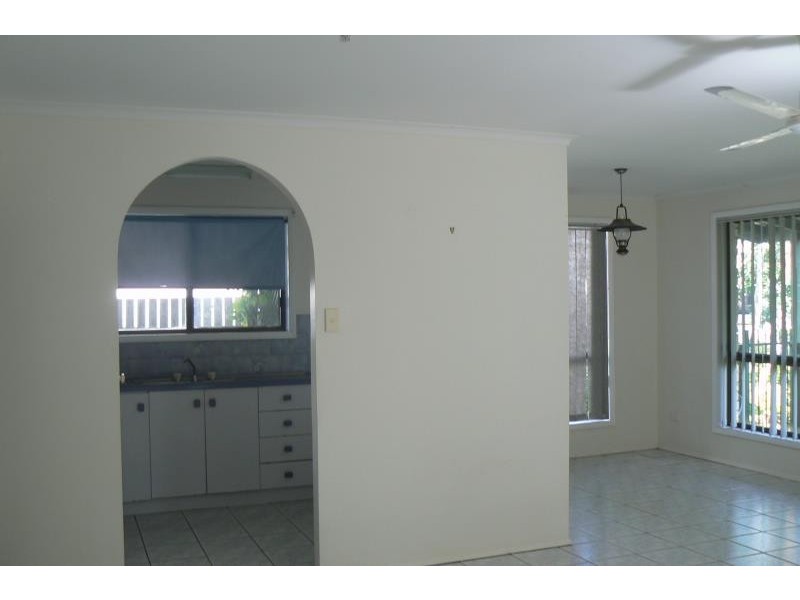 5 Sandalan Way, Urangan QLD 4655