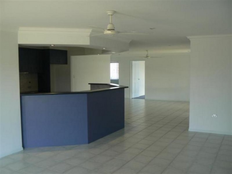 8 Arwon Close, Point Vernon QLD 4655
