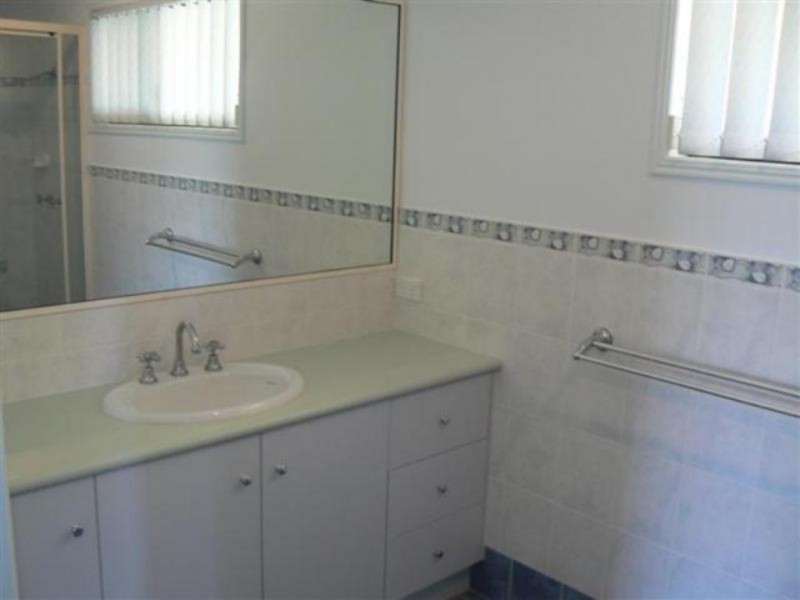 8 Arwon Close, Point Vernon QLD 4655