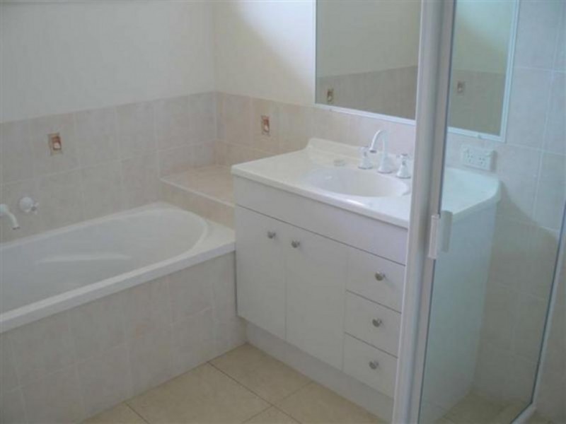 9 Cato Court, Torquay QLD 4655