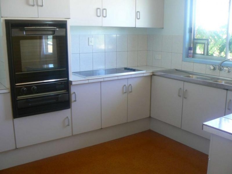 33 Holiday Parade, Scarness QLD 4655