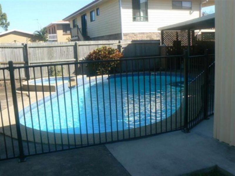 33 Holiday Parade, Scarness QLD 4655