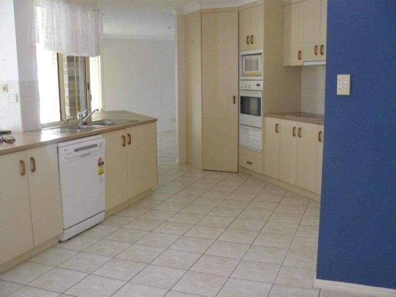 16 Jindera Court, Wondunna QLD 4655