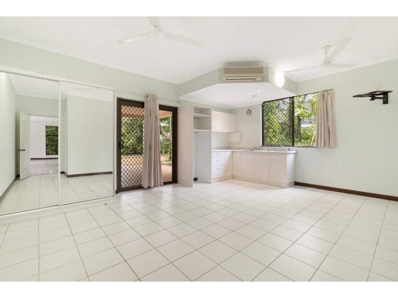 8 Hibernia Crescent, Brinkin NT 0810