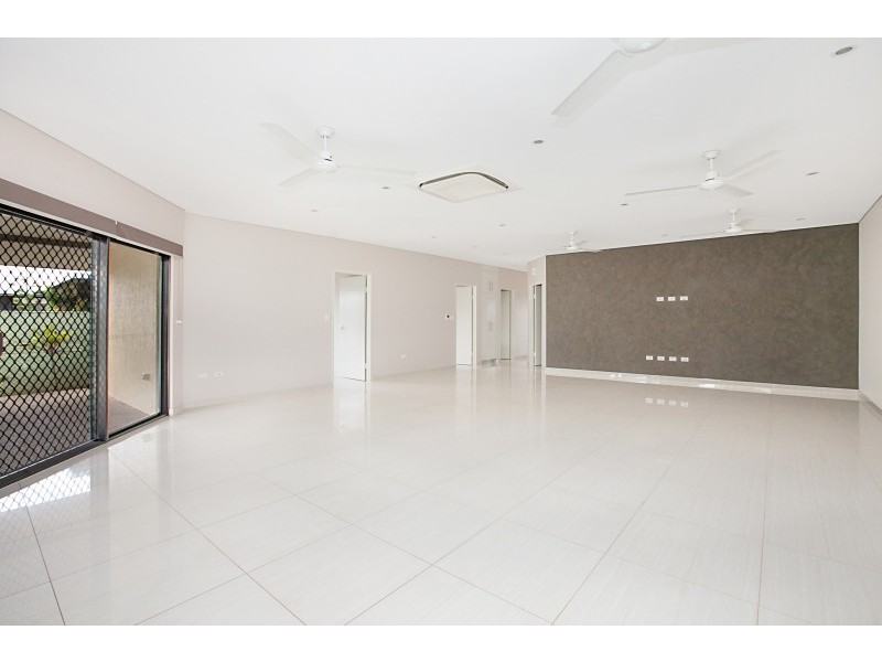 2/3 Deane Crescent, Rosebery NT 0832