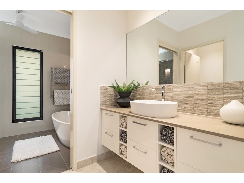 5 Donington Place, Howard Springs NT 0835