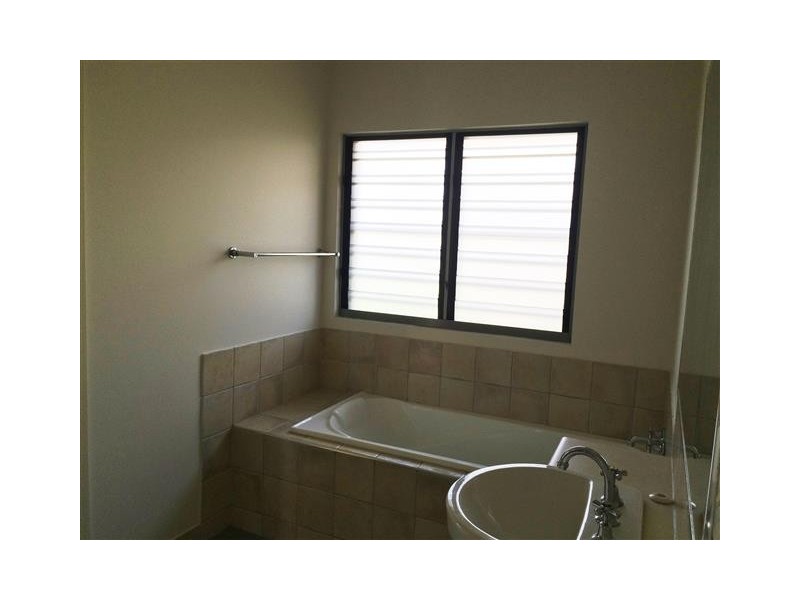 7 Danimila Terrace, Lyons NT 0810