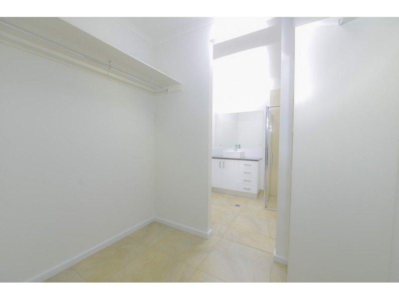1/15 Tall Street, Johnston NT 0832