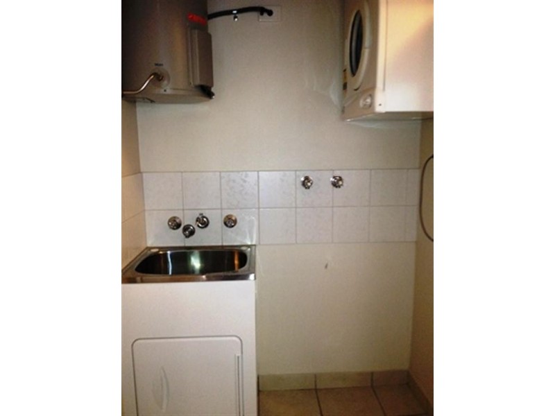 5/8 Giuseppe, Coconut Grove NT 0810