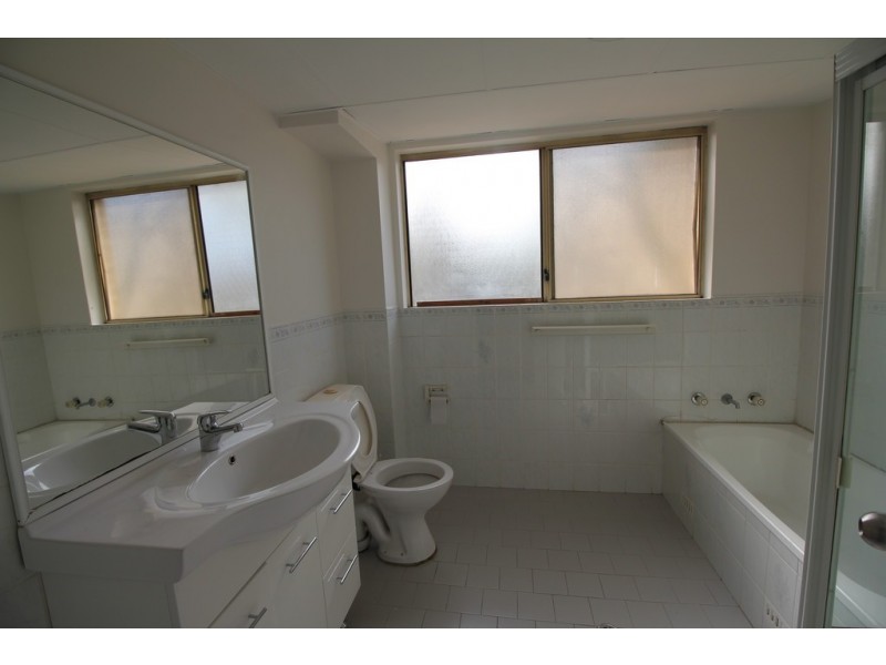 2/120 Railway Street, Granville NSW 2142