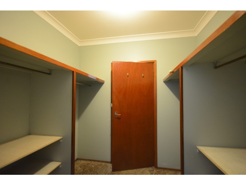 25 Sixth Avenue, West Hoxton NSW 2171
