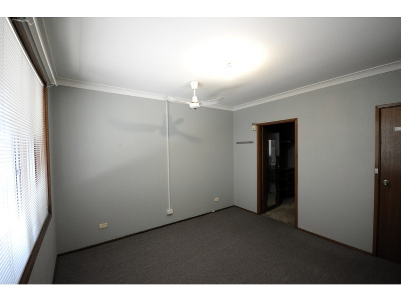 25 Sixth Avenue, West Hoxton NSW 2171