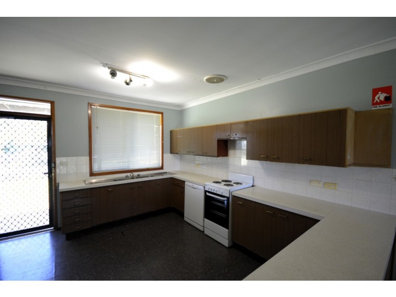 25 Sixth Avenue, West Hoxton NSW 2171