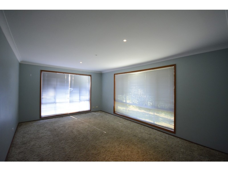 25 Sixth Avenue, West Hoxton NSW 2171