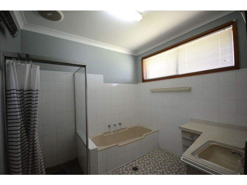 25 Sixth Avenue, West Hoxton NSW 2171