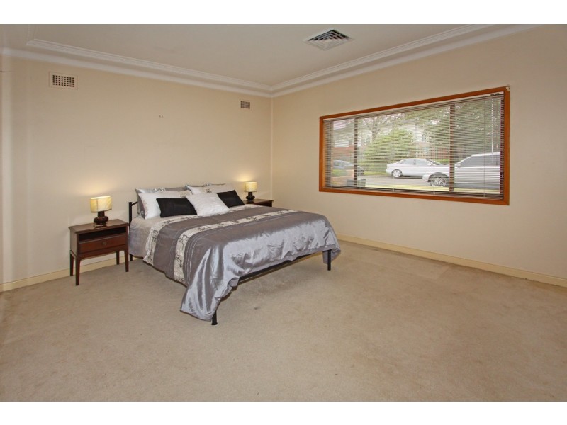 2 Lowana Avenue, Merrylands NSW 2160