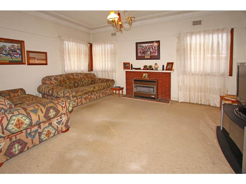 2 Lowana Avenue, Merrylands NSW 2160