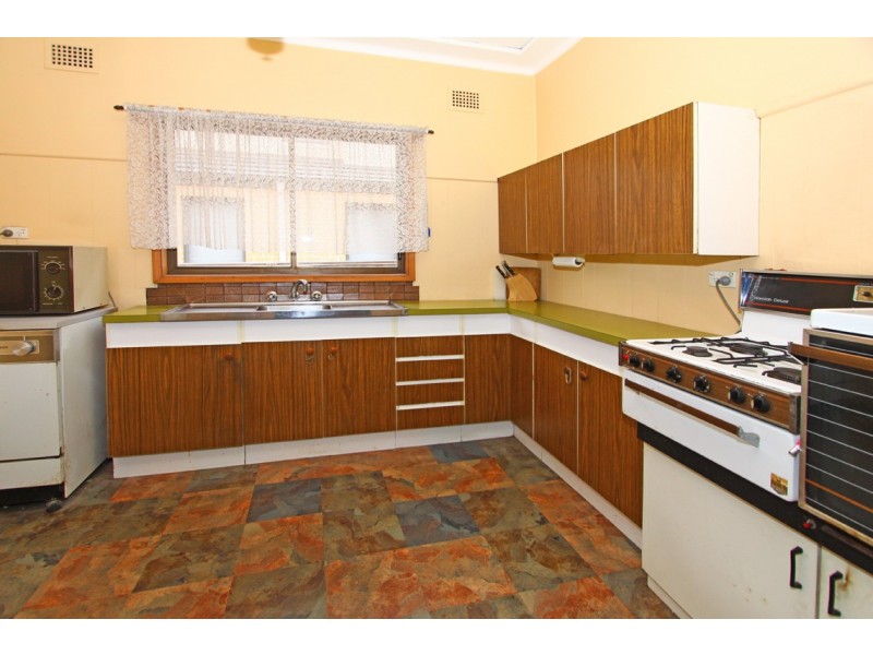 2 Lowana Avenue, Merrylands NSW 2160