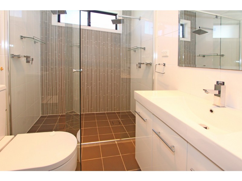 8 Claude James Crescent, Regents Park NSW 2143