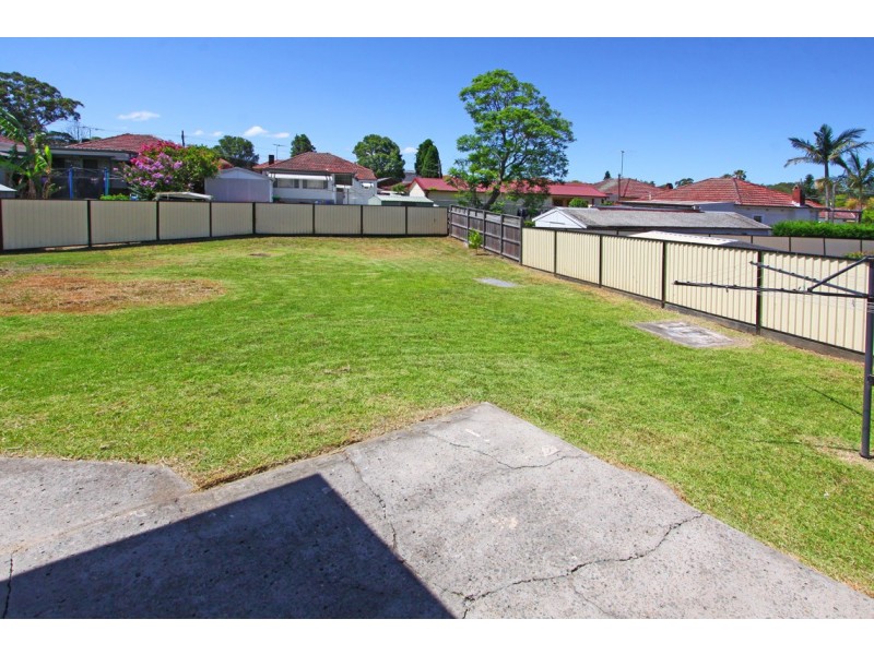 8 Claude James Crescent, Regents Park NSW 2143