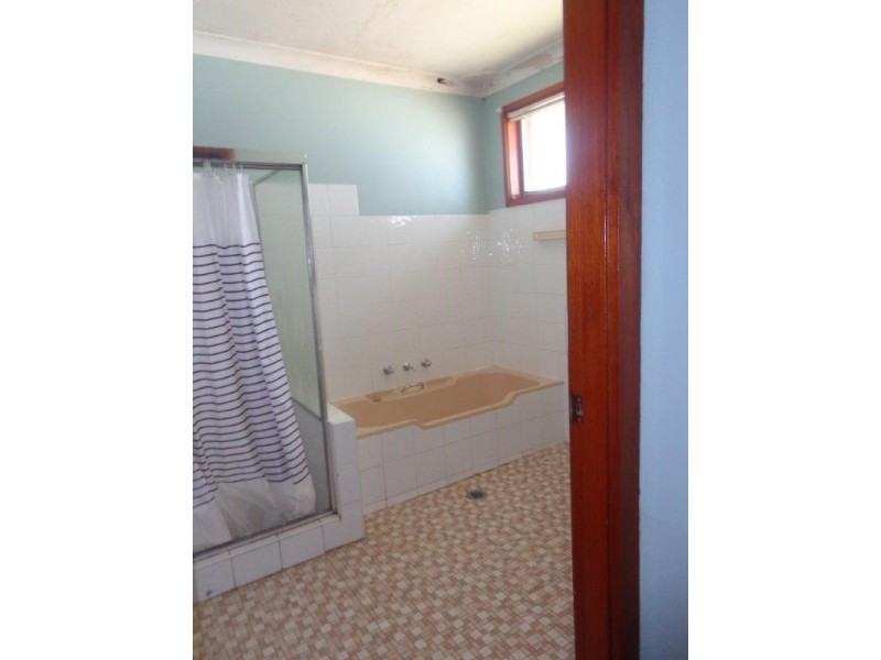 25 Sixth Avenue, West Hoxton NSW 2171