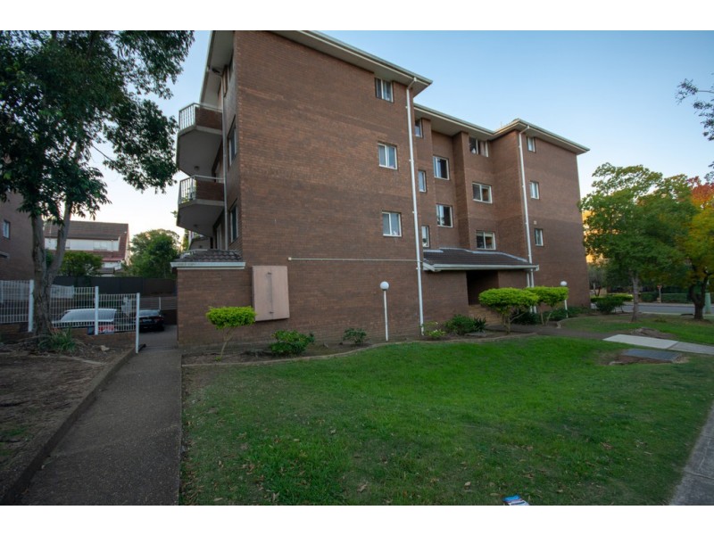 2/15 Pye Street, Westmead NSW 2145