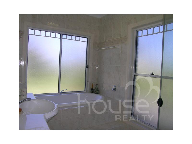 28 Katherine Court, Karalee QLD 4306