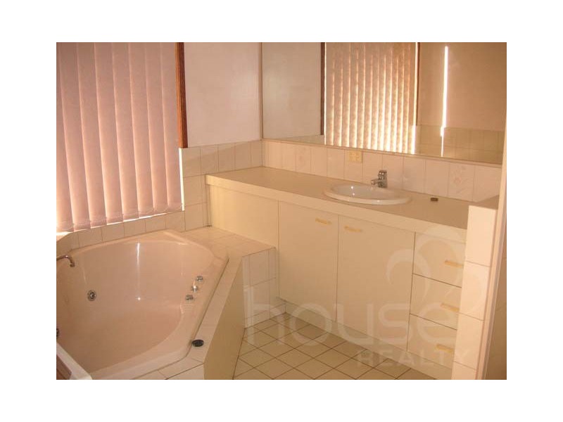 1 Fawkner Crescent, Karalee QLD 4306