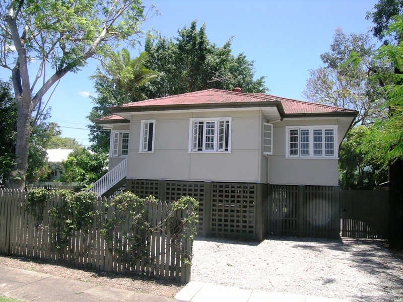 27 Blaxland Street, Milton QLD 4064