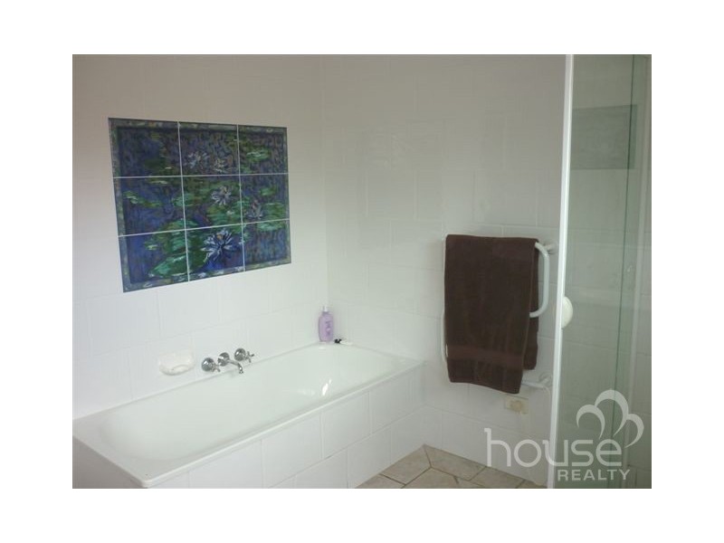 42 College Road, Karana Downs QLD 4306
