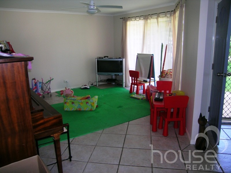 42 College Road, Karana Downs QLD 4306