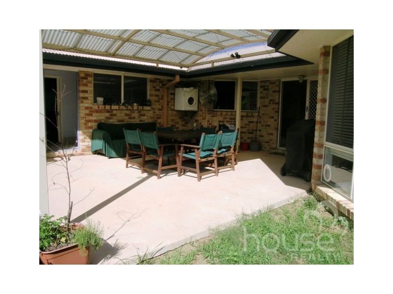 42 College Road, Karana Downs QLD 4306