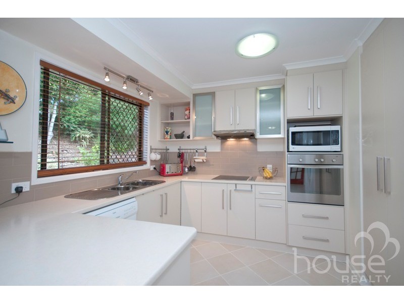 2 Bundoora Dr, Karana Downs QLD 4306