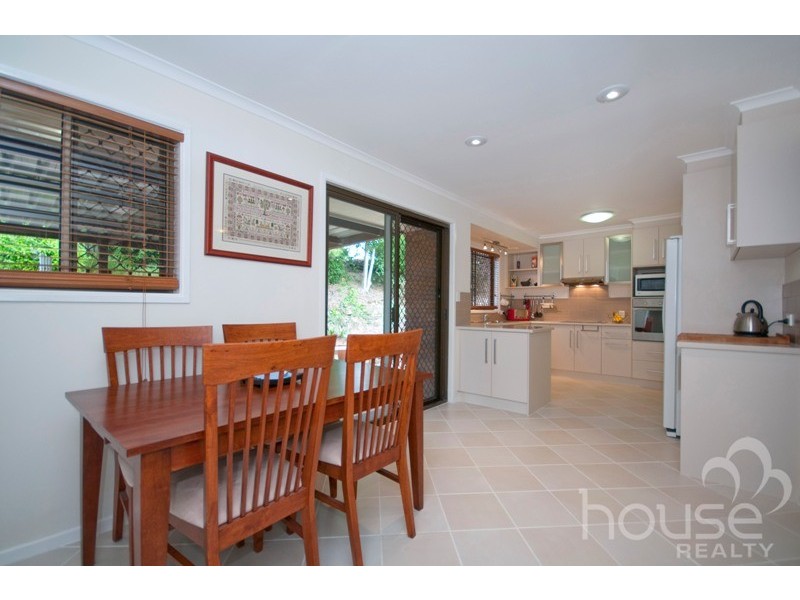 2 Bundoora Dr, Karana Downs QLD 4306