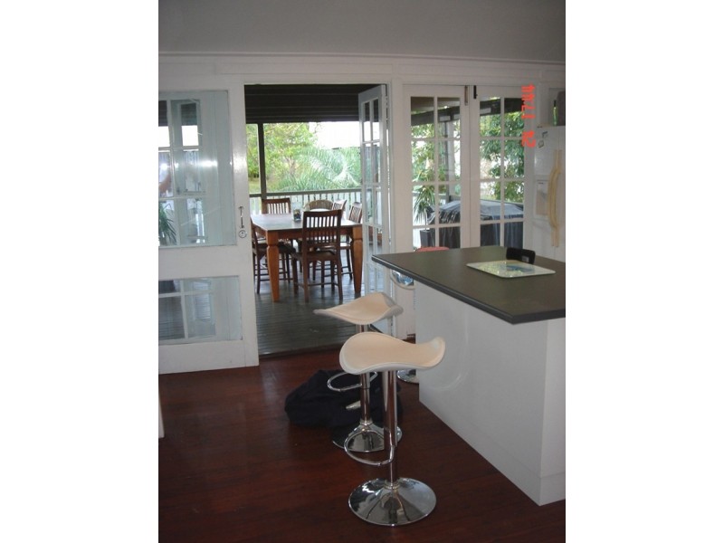 27 Blaxland Street, Milton QLD 4064