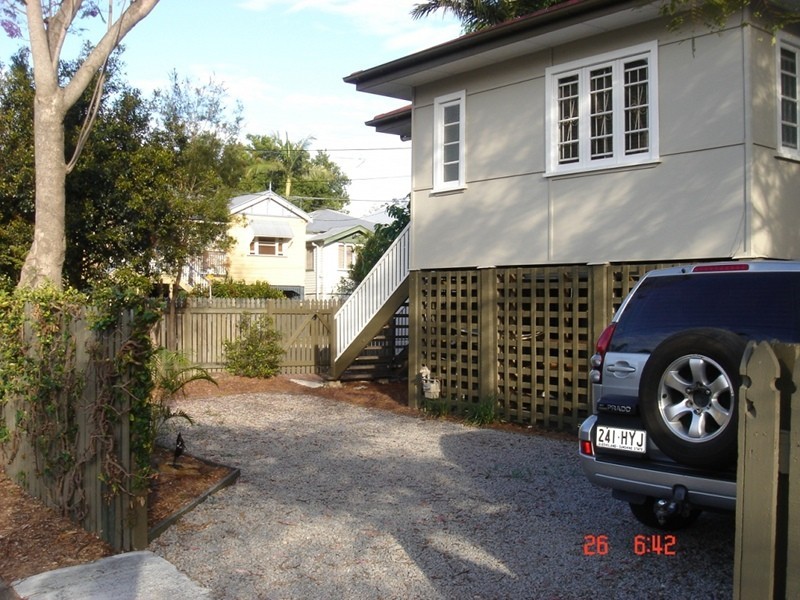 27 Blaxland Street, Milton QLD 4064