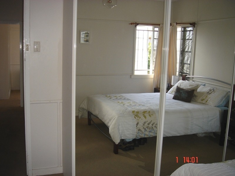 27 Blaxland Street, Milton QLD 4064