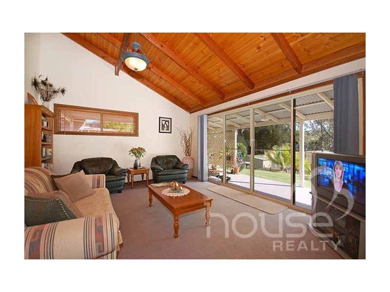 166 College Rd, Karana Downs QLD 4306