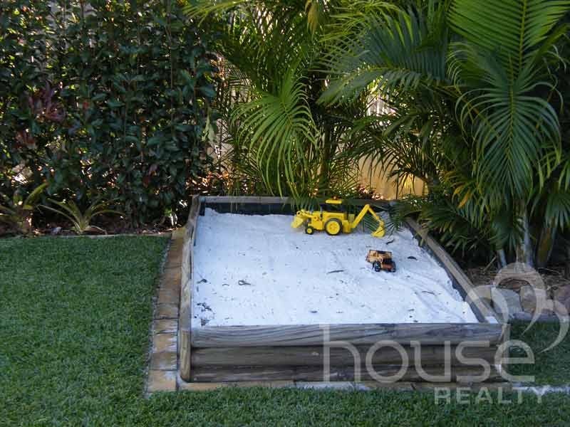 167 College Rd, Karana Downs QLD 4306