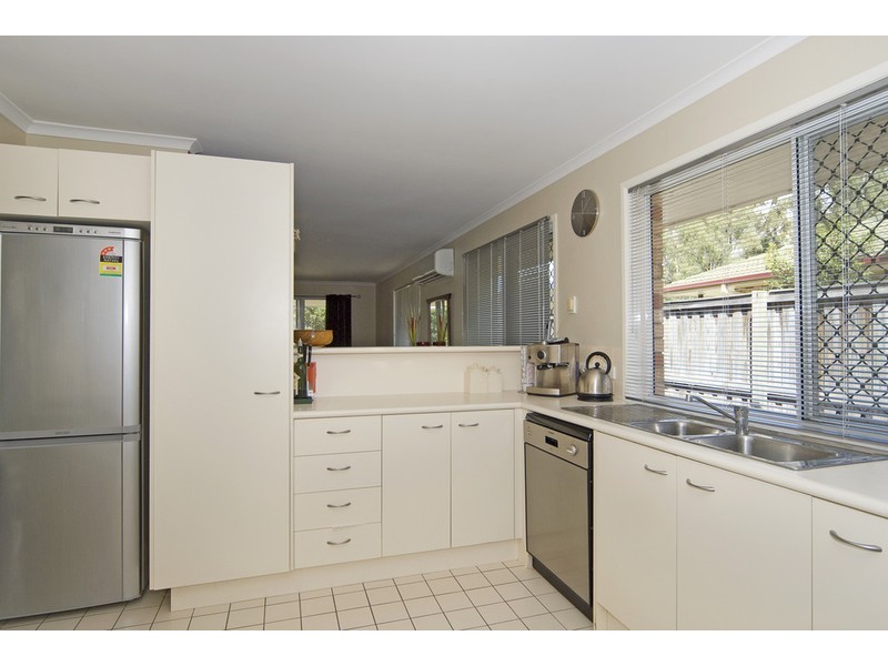 32 302 College Road, Karana Downs QLD 4306
