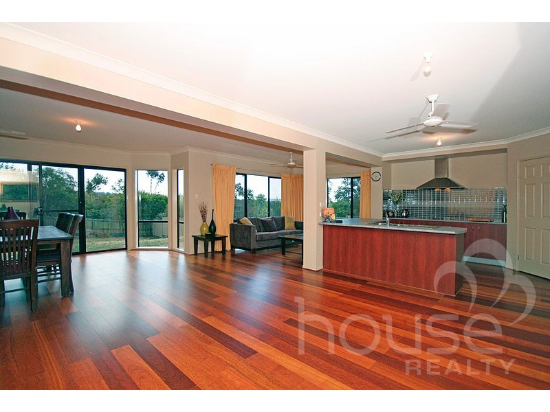 158 Gibson Crescent, Bellbowrie QLD 4070