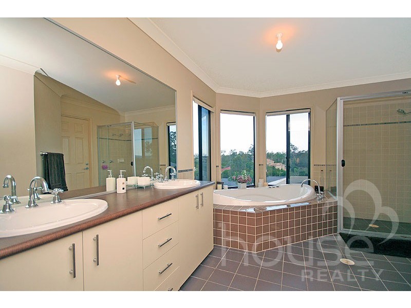 158 Gibson Crescent, Bellbowrie QLD 4070