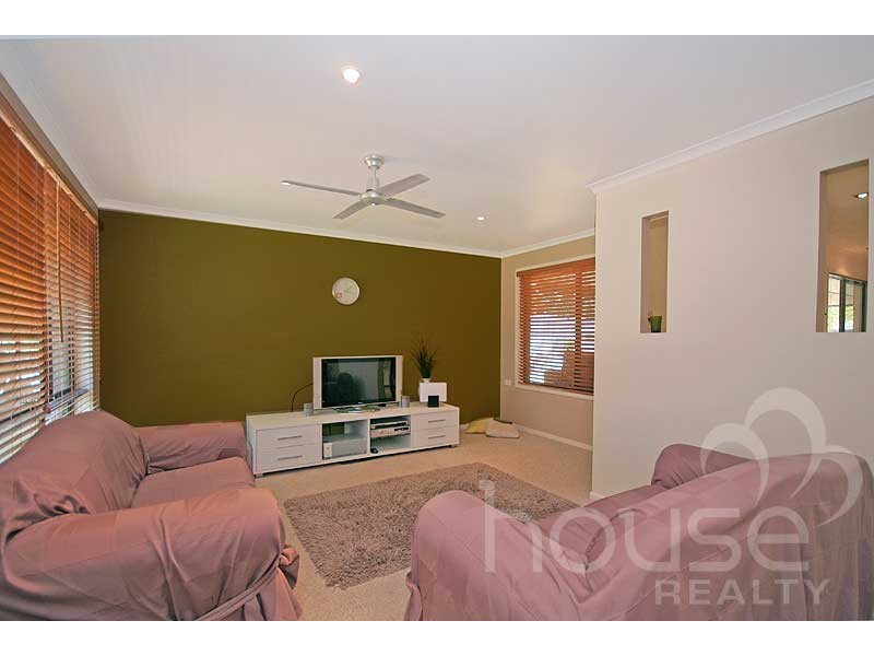 8  Carawah Ct, Karana Downs QLD 4306