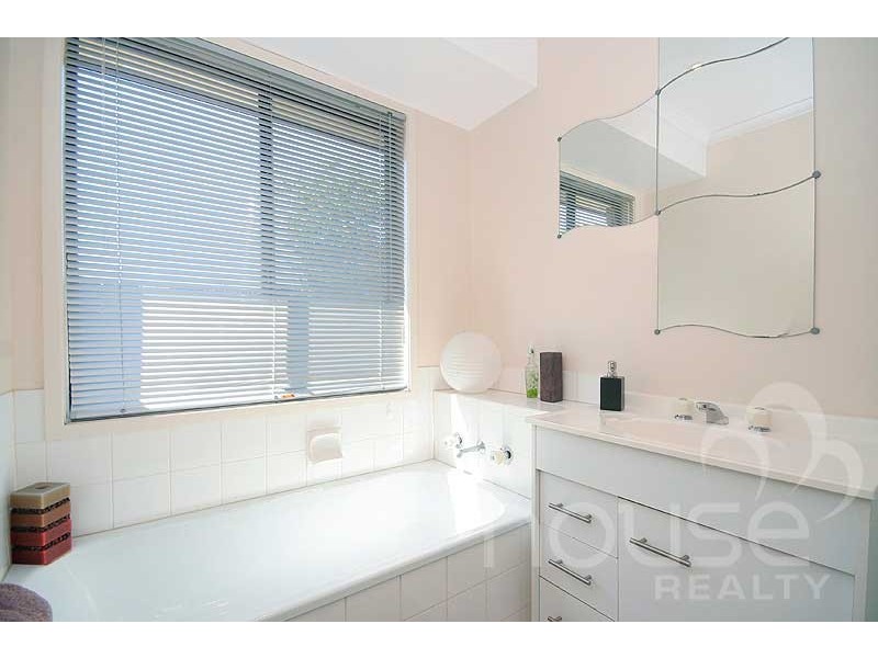 8  Carawah Ct, Karana Downs QLD 4306