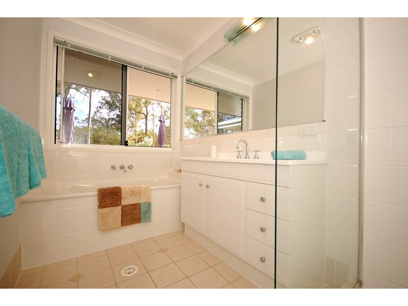 48 Emma Holt Ct, Mount Crosby QLD 4306