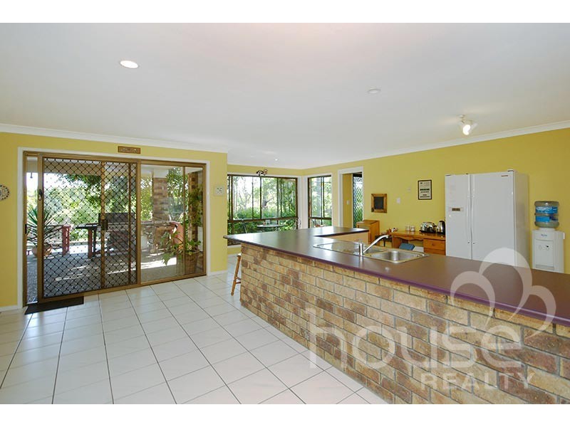 82 Bundoora Drive, Karana Downs QLD 4306