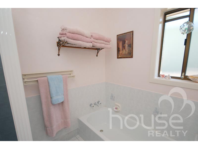6 Wirriboot Ct, Karana Downs QLD 4306