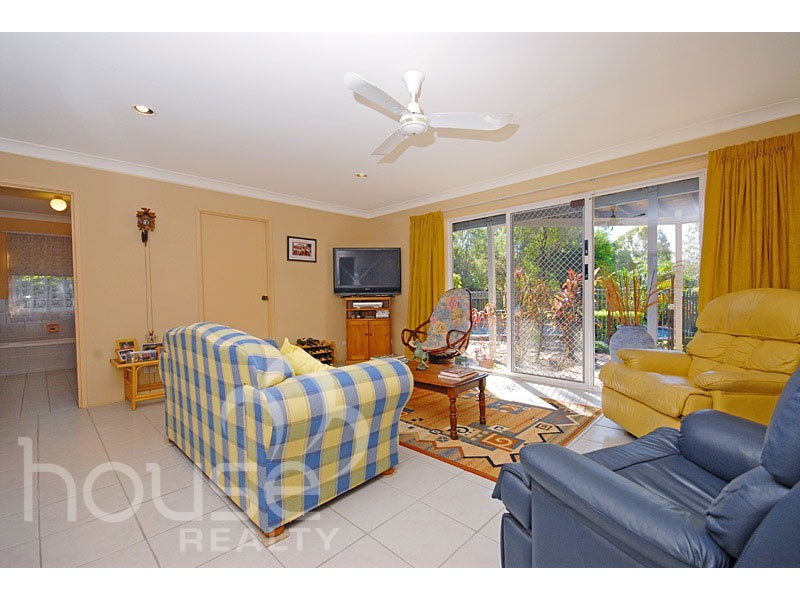 182 College Road, Karana Downs QLD 4306