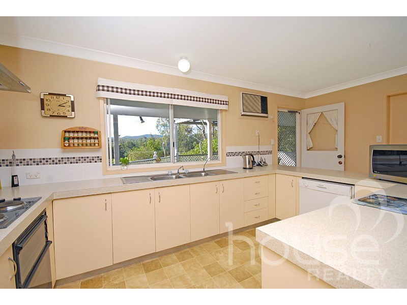 182 College Road, Karana Downs QLD 4306